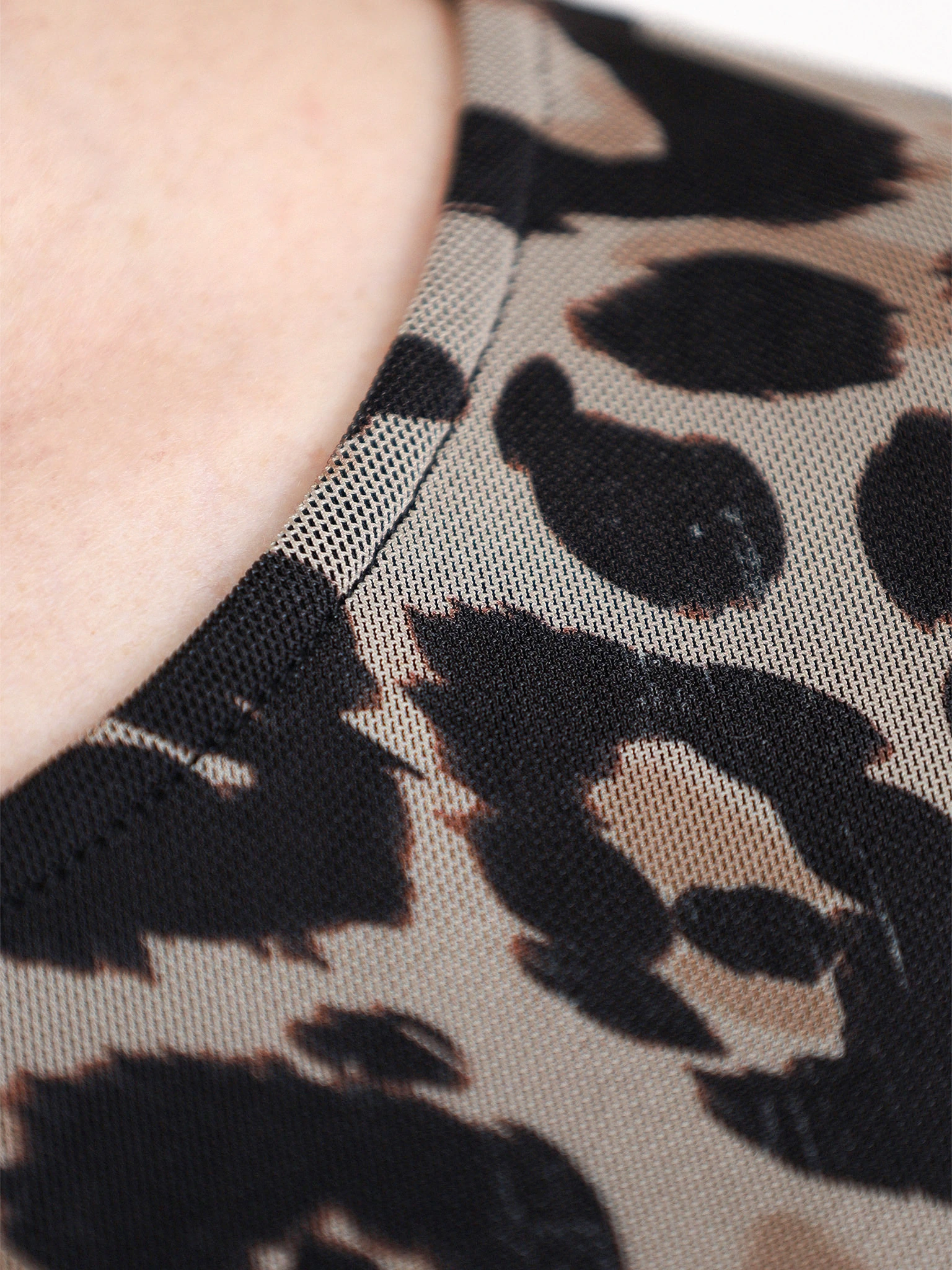 Футболка с леопардовым принтом на подкладке